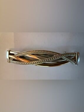 Brighton Neptune’s Ring Barrette
Silver/Gold/Rose Gold tones. 2.5 “ long